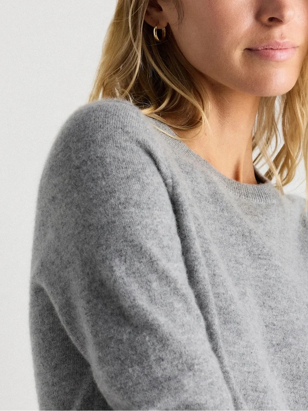 Quince Mongolian Cashmere Crewneck Sweater in Charcoal Size Small